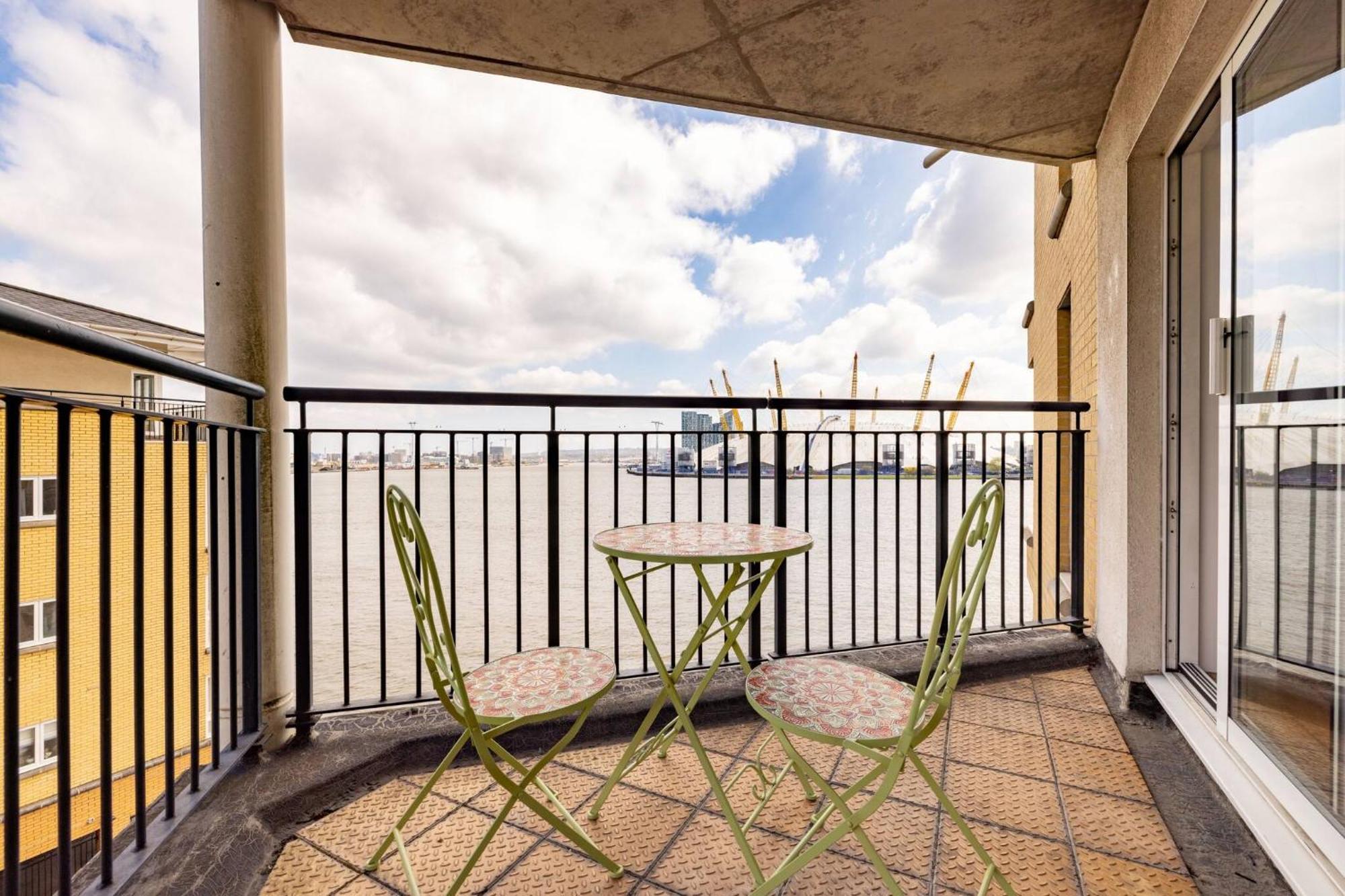 לונדון Wild Roses Service Apartments - East India מראה חיצוני תמונה